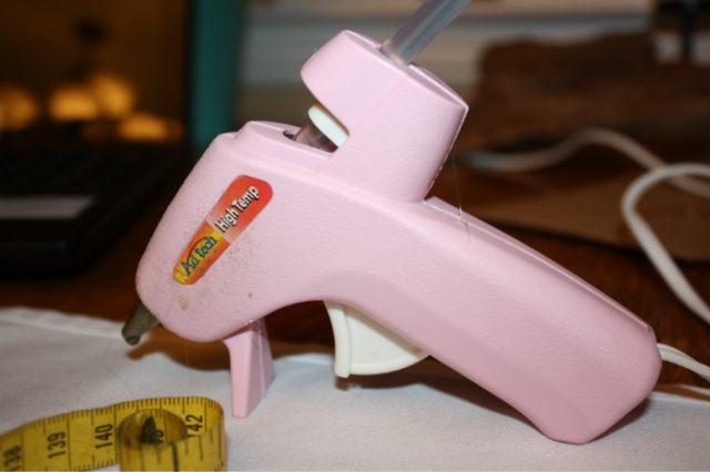 pink hot glue gun